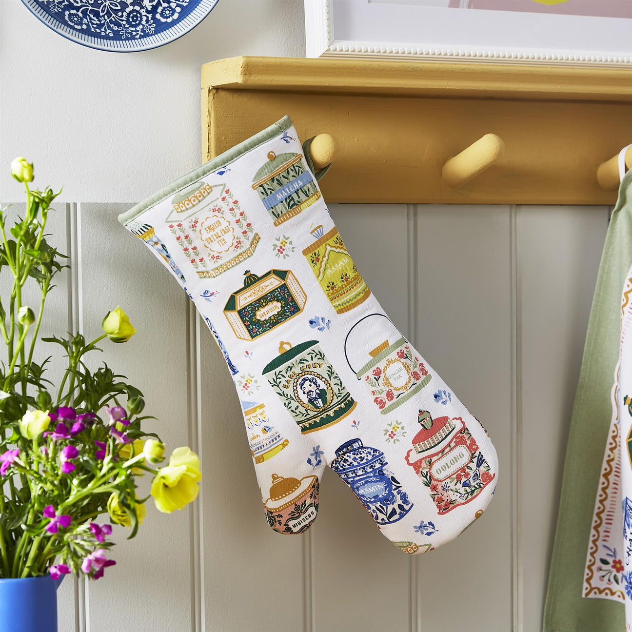 Tea Tins' Oven Glove